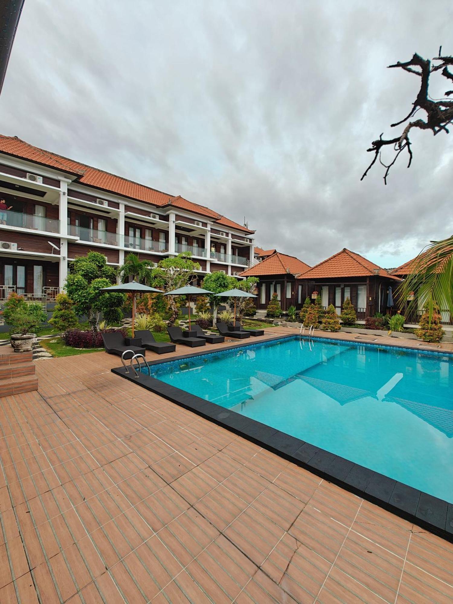 Nusa Sedayu Hotel By Ocean View Batununggul 외부 사진