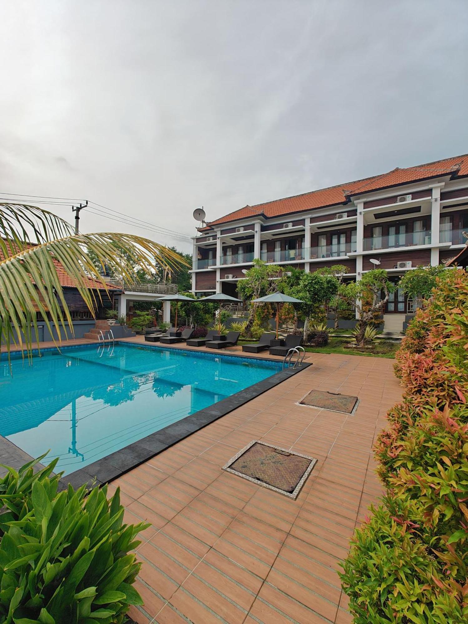 Nusa Sedayu Hotel By Ocean View Batununggul 외부 사진